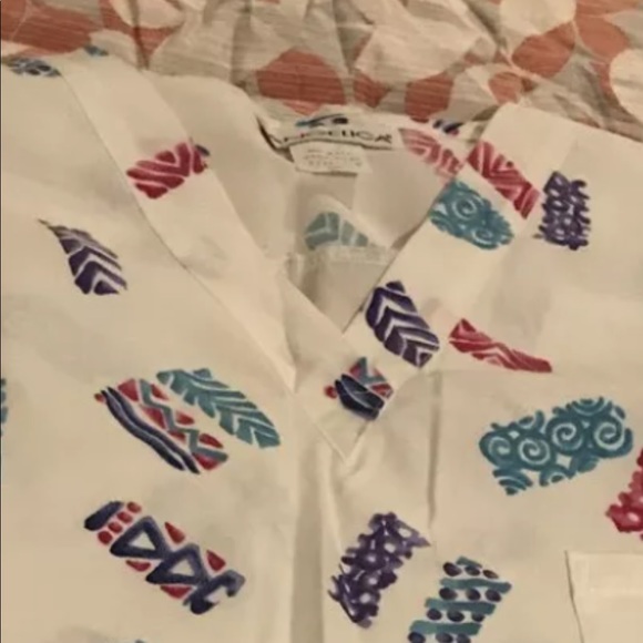 Women’s Medium V-Neck Scrub - Picture 5 of 5